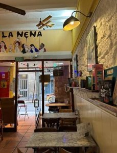 La Nena i A Risk Cat Granja xocolateria La Nena